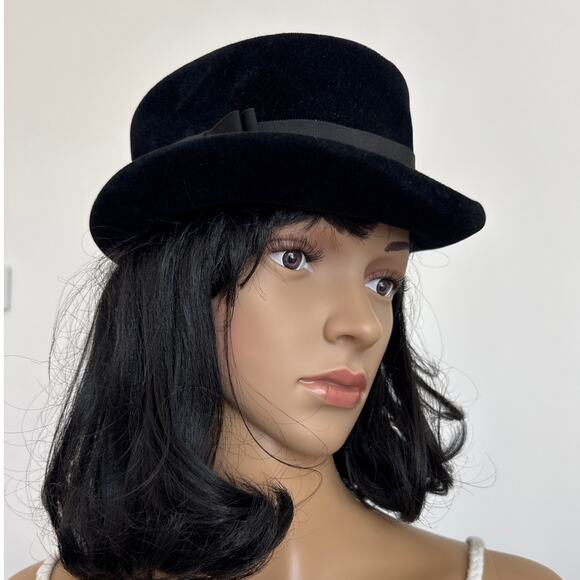 Vintage 50's French Black Velvet Cocktail Hat with Ribbon band retro veil style - Picture 1 of 17